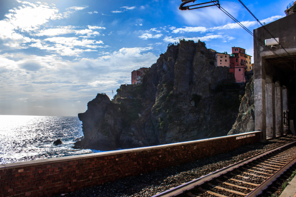 Trasporti alle Cinque Terre: treno, auto o traghetto?
