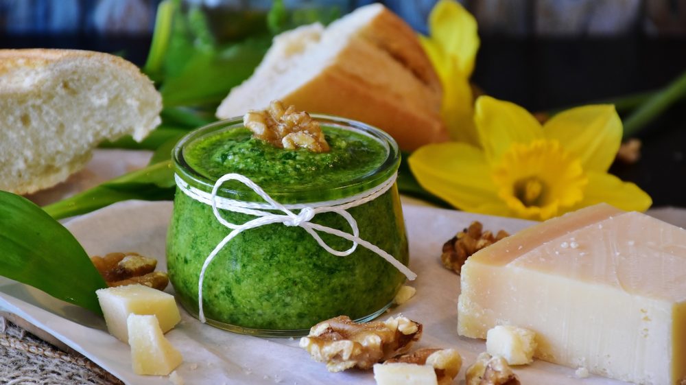 Italian food: The Original Recipe for Pesto